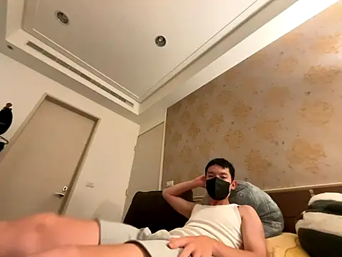 kaikai1335 online show from October 18, 2025, 7:32 am