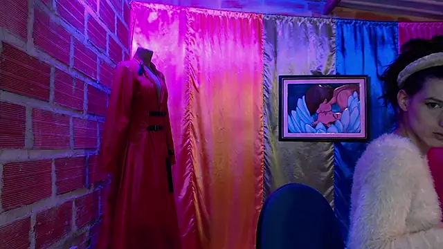 Moira-Hot online show from October 31, 2025, 7:05 am