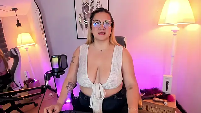 Snapshot of hollie_joliie chatting on February 26, 2026, 12:38 pm hollie joliie online show from February 26, 2026, 12:38 pm