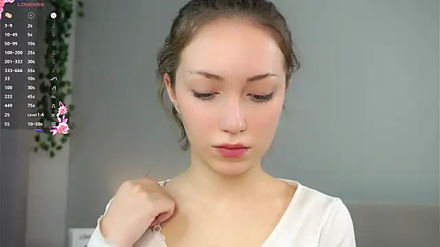 ZeniaBolich online show from November 11, 2025, 1:55 am