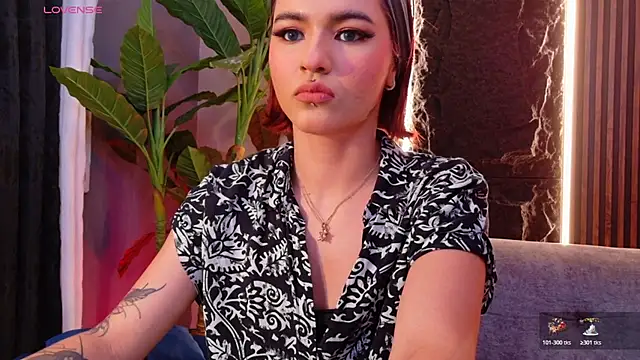 La Diabla 111  online show from January 5, 2026, 8:23 pm