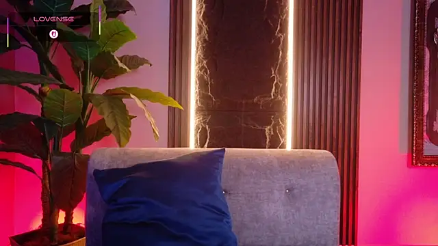 La Diabla 111  online show from November 30, 2025, 1:45 pm