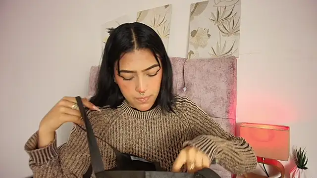 Snapshot of Dulce_Bella_ chatting on February 27, 2026, 3:40 am Dulce Bella online show from February 27, 2026, 3:40 am