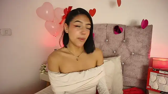 Snapshot of Dulce_Bella_ chatting on February 15, 2026, 3:40 am Dulce Bella online show from February 15, 2026, 3:40 am