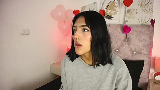 Snapshot of Dulce_Bella_ chatting on February 16, 2026, 3:38 am Dulce Bella online show from February 16, 2026, 3:38 am