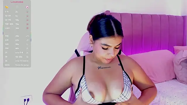 AliceThundeer online show from December 22, 2025, 6:41 pm