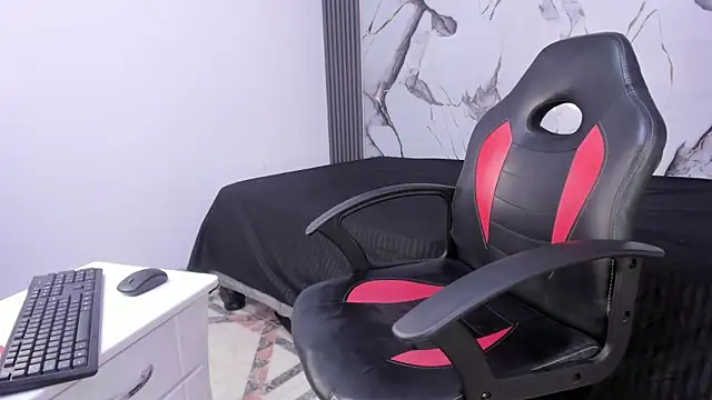 Snapshot of Hillarytonsonx chatting on September 13, 2025, 12:27 pm Hillarytonsonx online show from September 13, 2025, 12:27 pm