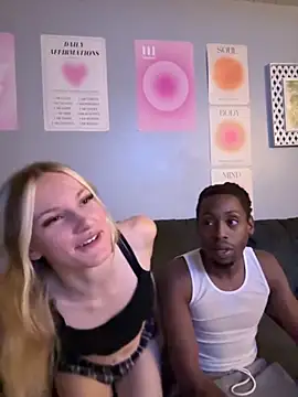 Snapshot of xoxooloveee chatting on September 19, 2025, 4:27 am xoxooloveee online show from September 19, 2025, 4:27 am