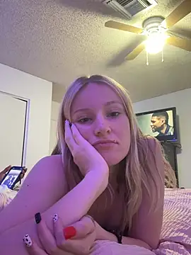 Snapshot of xoxooloveee chatting on July 3, 2026, 3:35 am xoxooloveee online show from July 3, 2026, 3:35 am
