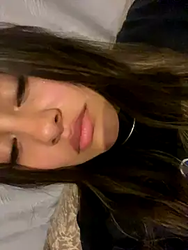 Snapshot of leil_6680 chatting on November 16, 2025, 7:57 am leil 6680 online show from November 16, 2025, 7:57 am