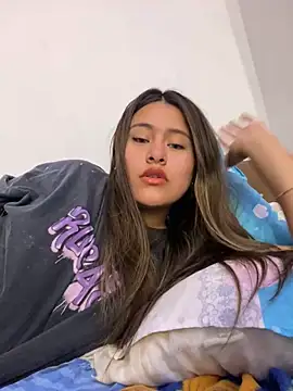 Snapshot of leil_6680 chatting on November 17, 2025, 7:29 pm leil 6680 online show from November 17, 2025, 7:29 pm