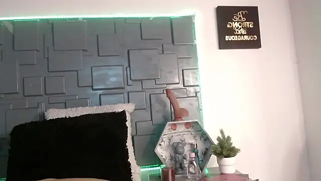 Snapshot of Trinity_Knox chatting on September 30, 2025, 6:14 pm Trinity Knox online show from September 30, 2025, 6:14 pm