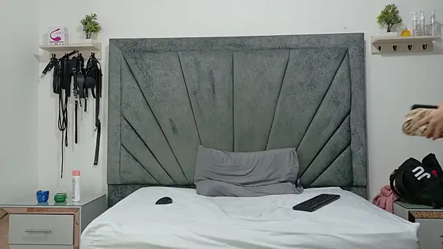 Snapshot of KamilaAndJavier chatting on January 7, 2026, 2:16 am KamilaAndJavier online show from January 7, 2026, 2:16 am