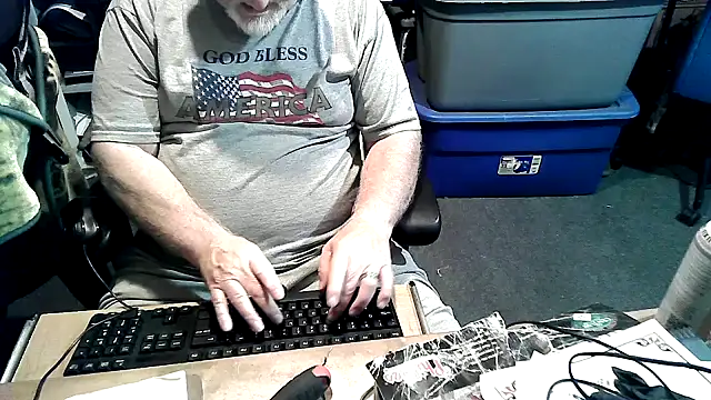 Snapshot of georgew62 chatting on September 13, 2025, 3:17 am georgew62 online show from September 13, 2025, 3:17 am