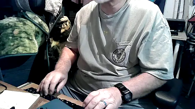 Snapshot of georgew62 chatting on September 18, 2025, 2:25 am georgew62 online show from September 18, 2025, 2:25 am