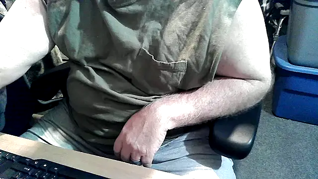 Snapshot of georgew62 chatting on October 1, 2025, 4:28 am georgew62 online show from October 1, 2025, 4:28 am