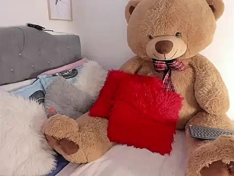 Snapshot of Elyross1_ chatting on November 3, 2025, 9:40 pm Elyross1 online show from November 3, 2025, 9:40 pm