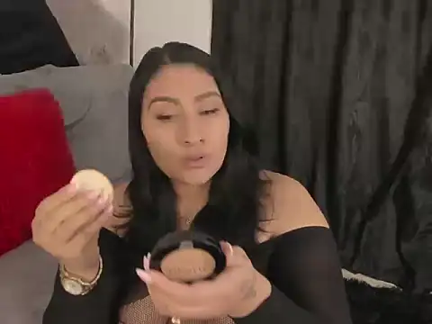 Snapshot of Elyross1_ chatting on October 4, 2025, 11:39 pm Elyross1 online show from October 4, 2025, 11:39 pm