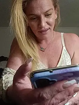 Goldenndoll online show from May 31, 2026, 9:48 pm