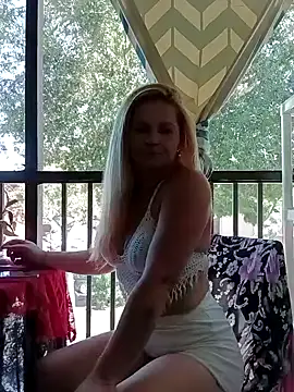 Goldenndoll online show from October 8, 2025, 7:47 pm