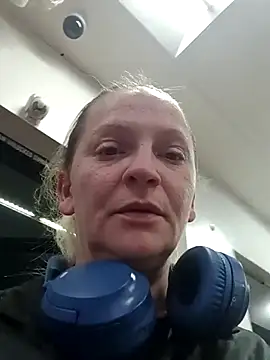 Snapshot of Goldenndoll chatting on November 27, 2025, 6:58 am Goldenndoll online show from November 27, 2025, 6:58 am