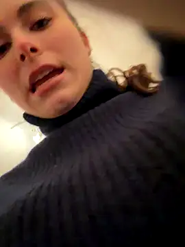 SophiiaStarr online show from November 13, 2025, 7:51 pm