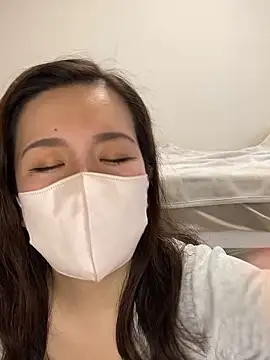 Snapshot of NATSUMI00 chatting on October 19, 2025, 5:54 am NATSUMI00 online show from October 19, 2025, 5:54 am