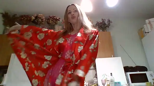 Snapshot of Tiluu1 chatting on February 17, 2026, 8:50 pm Tiluu1 online show from February 17, 2026, 8:50 pm