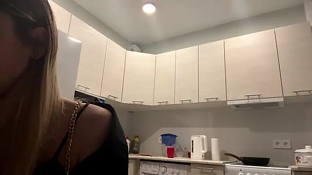 Snapshot of Denni_Spilber chatting on November 8, 2025, 3:26 pm Denni Spilber online show from November 8, 2025, 3:26 pm