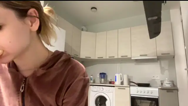 Snapshot of Denni_Spilber chatting on November 4, 2025, 3:38 pm Denni Spilber online show from November 4, 2025, 3:38 pm