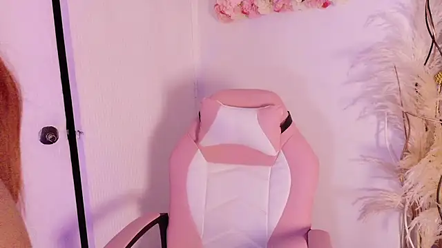 LaraGiil online show from December 18, 2025, 8:34 pm