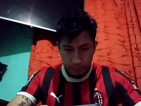 Snapshot of True_Di chatting on October 6, 2025, 1:07 am True Di online show from October 6, 2025, 1:07 am