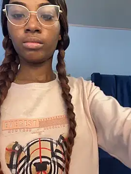 Snapshot of MarianRosse chatting on December 17, 2025, 8:14 pm MarianRosse online show from December 17, 2025, 8:14 pm