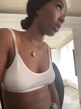 Snapshot of MarianRosse chatting on January 15, 2026, 4:43 pm MarianRosse online show from January 15, 2026, 4:43 pm