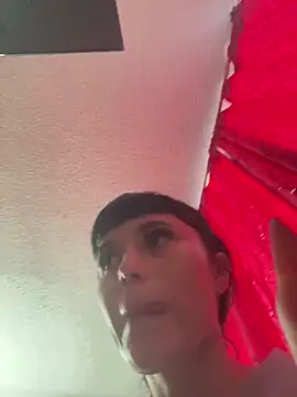 Snapshot of XBODTRIIPX chatting on December 17, 2025, 11:15 am XBODTRIIPX online show from December 17, 2025, 11:15 am