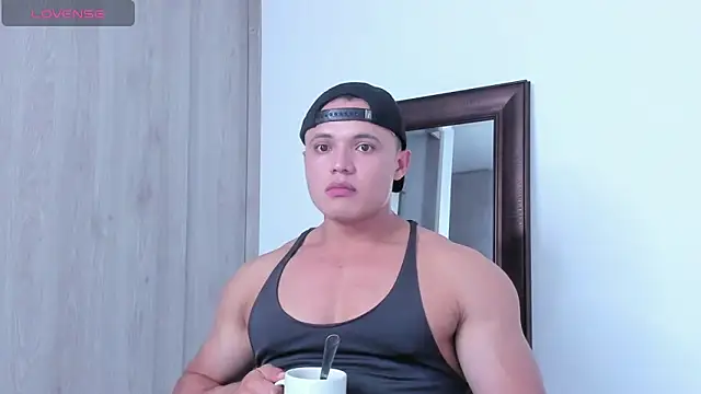 KingLevi01 online show from October 4, 2025, 10:44 pm