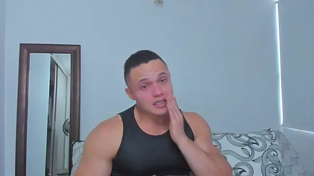 Snapshot of KingLevi01 chatting on March 30, 2026, 10:44 pm KingLevi01 online show from March 30, 2026, 10:44 pm