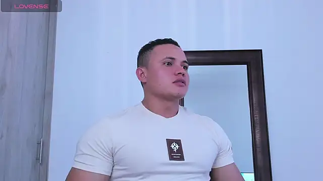 KingLevi01 online show from October 2, 2025, 9:18 pm