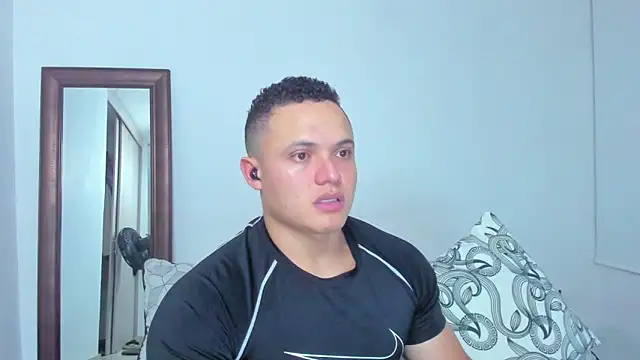 Snapshot of KingLevi01 chatting on April 14, 2026, 12:04 am KingLevi01 online show from April 14, 2026, 12:04 am