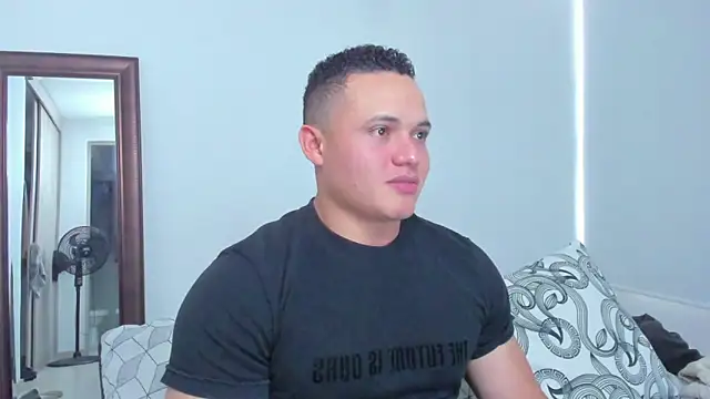 Snapshot of KingLevi01 chatting on March 21, 2026, 10:13 pm KingLevi01 online show from March 21, 2026, 10:13 pm