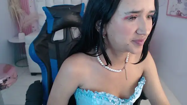 Snapshot of bella_vibess_s chatting on November 27, 2025, 8:09 pm bella vibess s online show from November 27, 2025, 8:09 pm