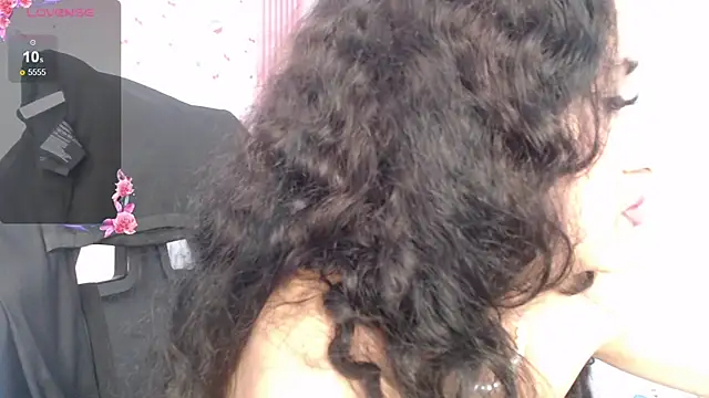 Snapshot of bella_vibess_s chatting on November 14, 2025, 8:40 am bella vibess s online show from November 14, 2025, 8:40 am