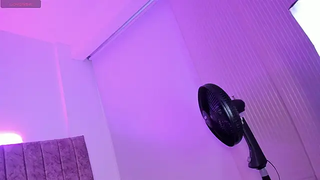 Snapshot of Ambeer_fox_ chatting on March 18, 2026, 1:35 pm Ambeer fox online show from March 18, 2026, 1:35 pm