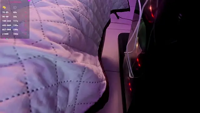 Snapshot of Ambeer_fox_ chatting on April 4, 2026, 1:06 pm Ambeer fox online show from April 4, 2026, 1:06 pm