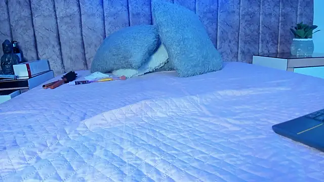 Snapshot of Ambeer_fox_ chatting on March 13, 2026, 12:54 pm Ambeer fox online show from March 13, 2026, 12:54 pm