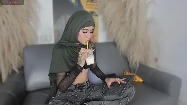 Snapshot of seraphine_arabic chatting on April 13, 2026, 1:26 pm seraphine arabic online show from April 13, 2026, 1:26 pm