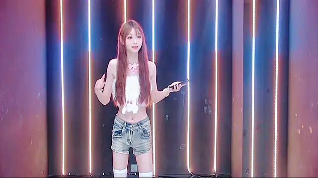 queen-001 online show from October 10, 2025, 10:54 pm