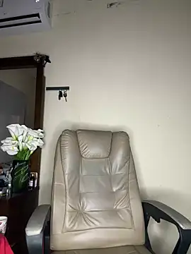 Snapshot of SLNatasha chatting on November 4, 2025, 11:36 am SLNatasha online show from November 4, 2025, 11:36 am