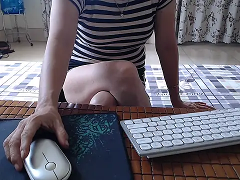 Snapshot of Ami_8x chatting on September 29, 2025, 4:41 am Ami 8x online show from September 29, 2025, 4:41 am