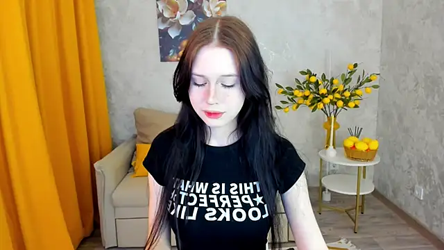 Snapshot of VioletHarme chatting on April 7, 2026, 11:56 am VioletHarme online show from April 7, 2026, 11:56 am